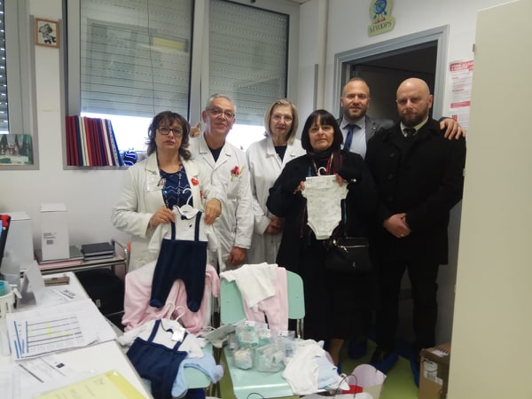 Comunicato 15 Gennaio 2020: Tutine e giochi a Neonatologia e Pediatria del Goretti di Latina con Davide Barcella e l’Ass.ne In Ricordo di Daniele ODV