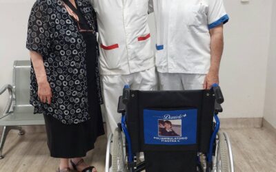 Doppia donazione di 2 sedie a rotelle personalizzate per il Reparto di Ortopedia e presso il Poliambulatorio Piastra C